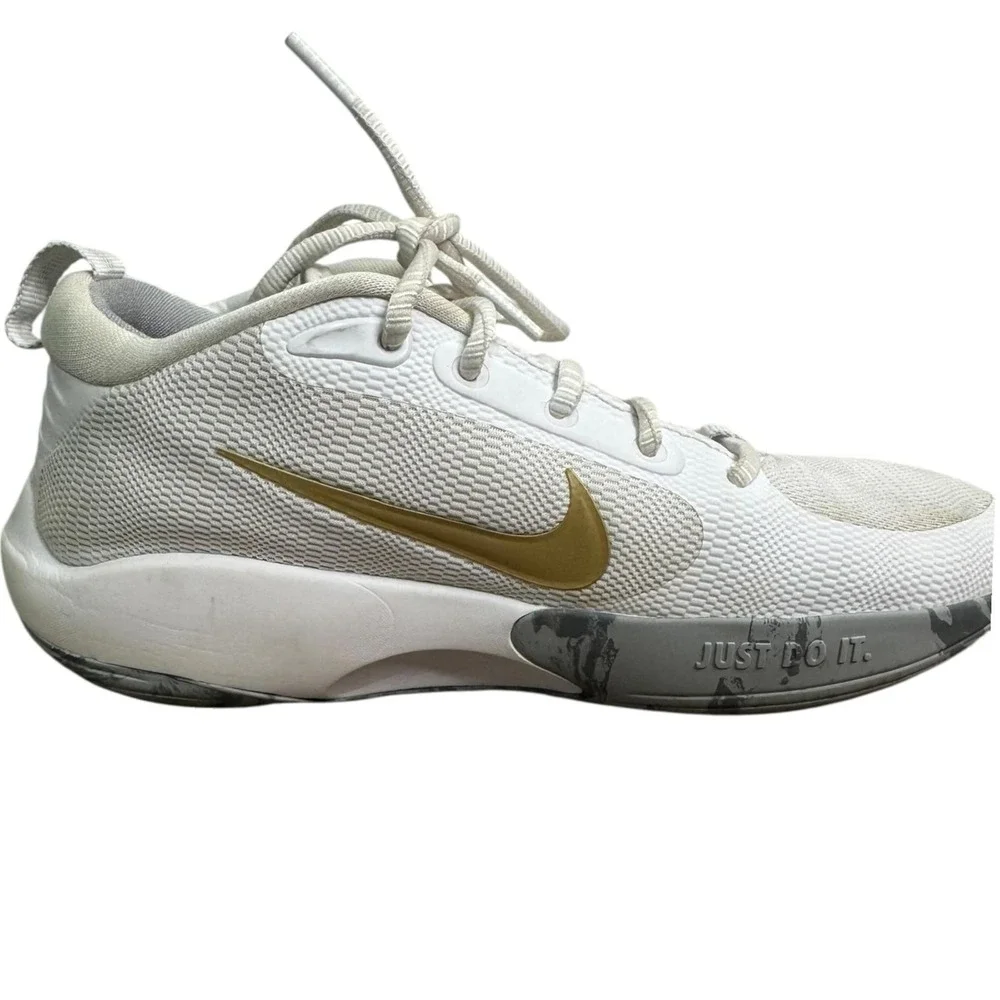 Nike‎ IsoFly Basketball Shoes Kids 5Y White Gold Grey Athletic